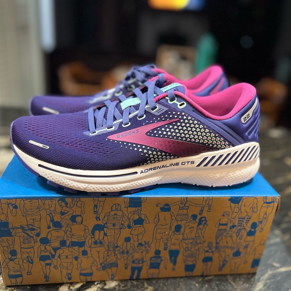 Women’s Brooks Adrenaline GTS size 10 DEADSTOCK NEVER WORN